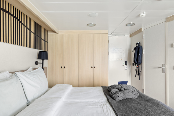 HX Hurtigruten Expeditions MS Fram Expedition Suite Mini Suite 6 ©Espen Mills.jpg